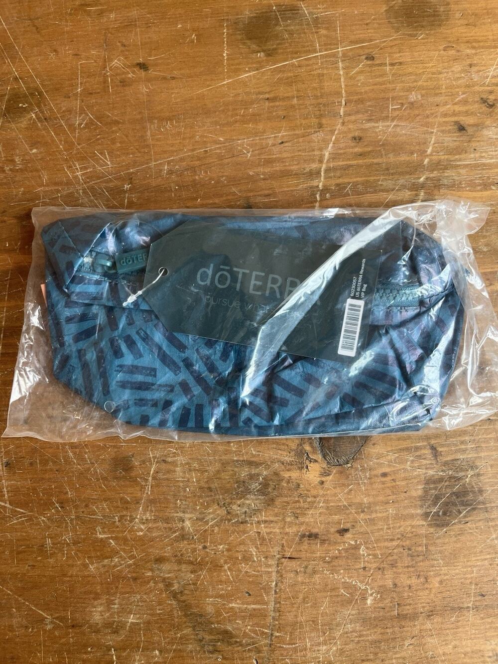 doTERRA Pursue Blue Geometric Zip Oil Bag Small